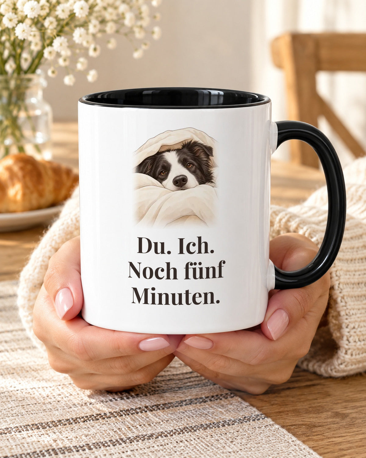 Hundetasse mit Spruch: Du. Ich. Noch fünf Minuten, Akzenttasse innen schwarz