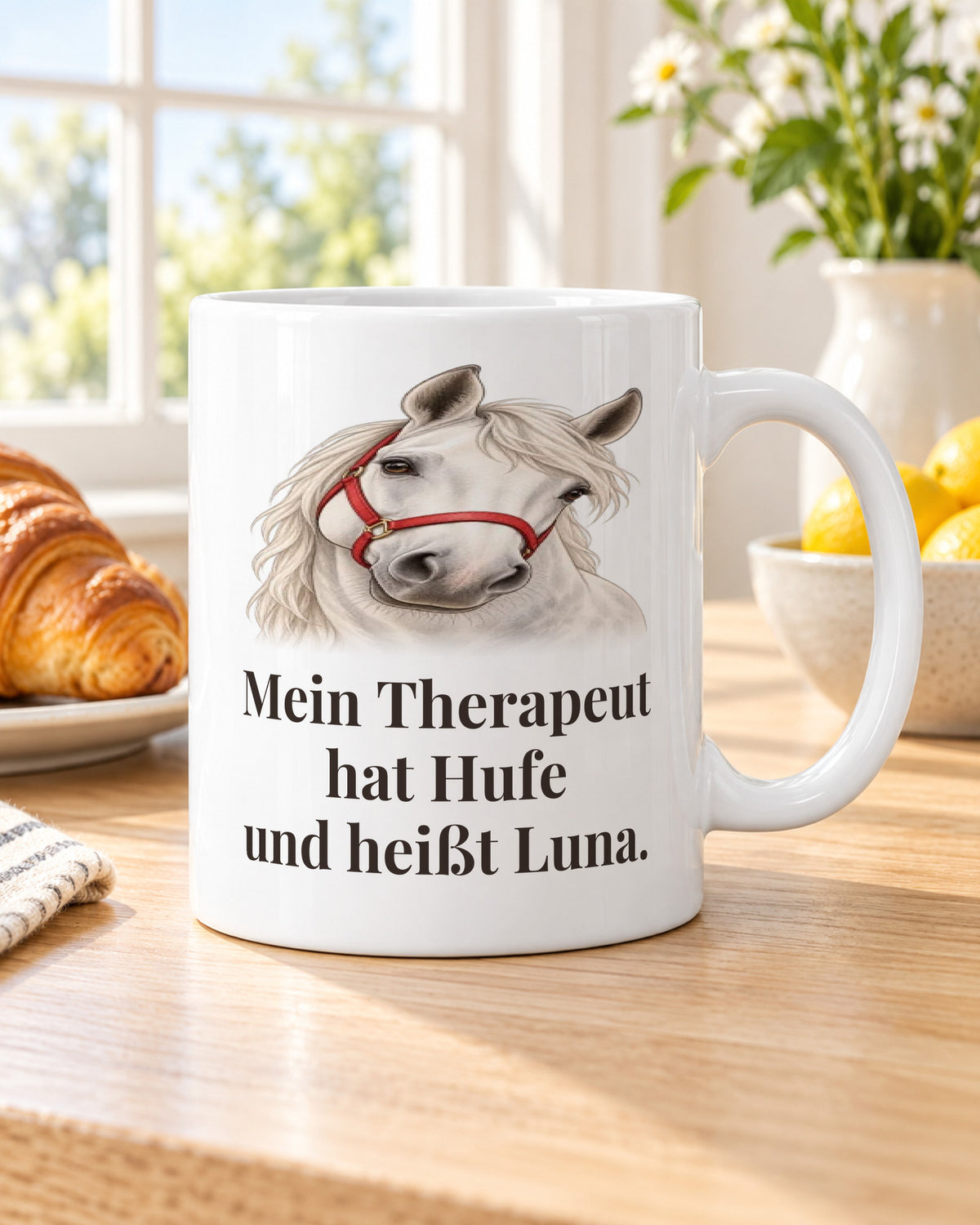 Pferdetasse „Mein Therapeut hat Hufe und heißt Luna.“ am Frühstückstisch