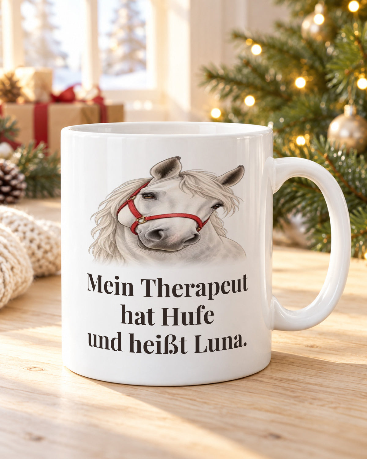 Pferdetasse „Mein Therapeut hat Hufe und heißt Luna.“ am Weihnachtsmorgen