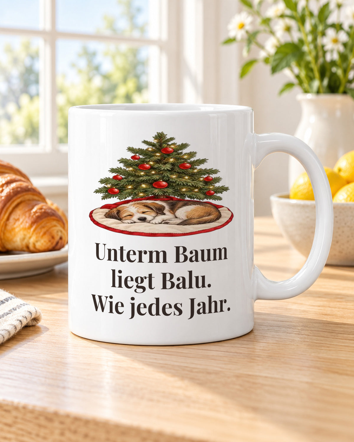 Weihnachtstasse „Unterm Baum liegt Balu. Wie jedes Jahr.“ am Frühstückstisch