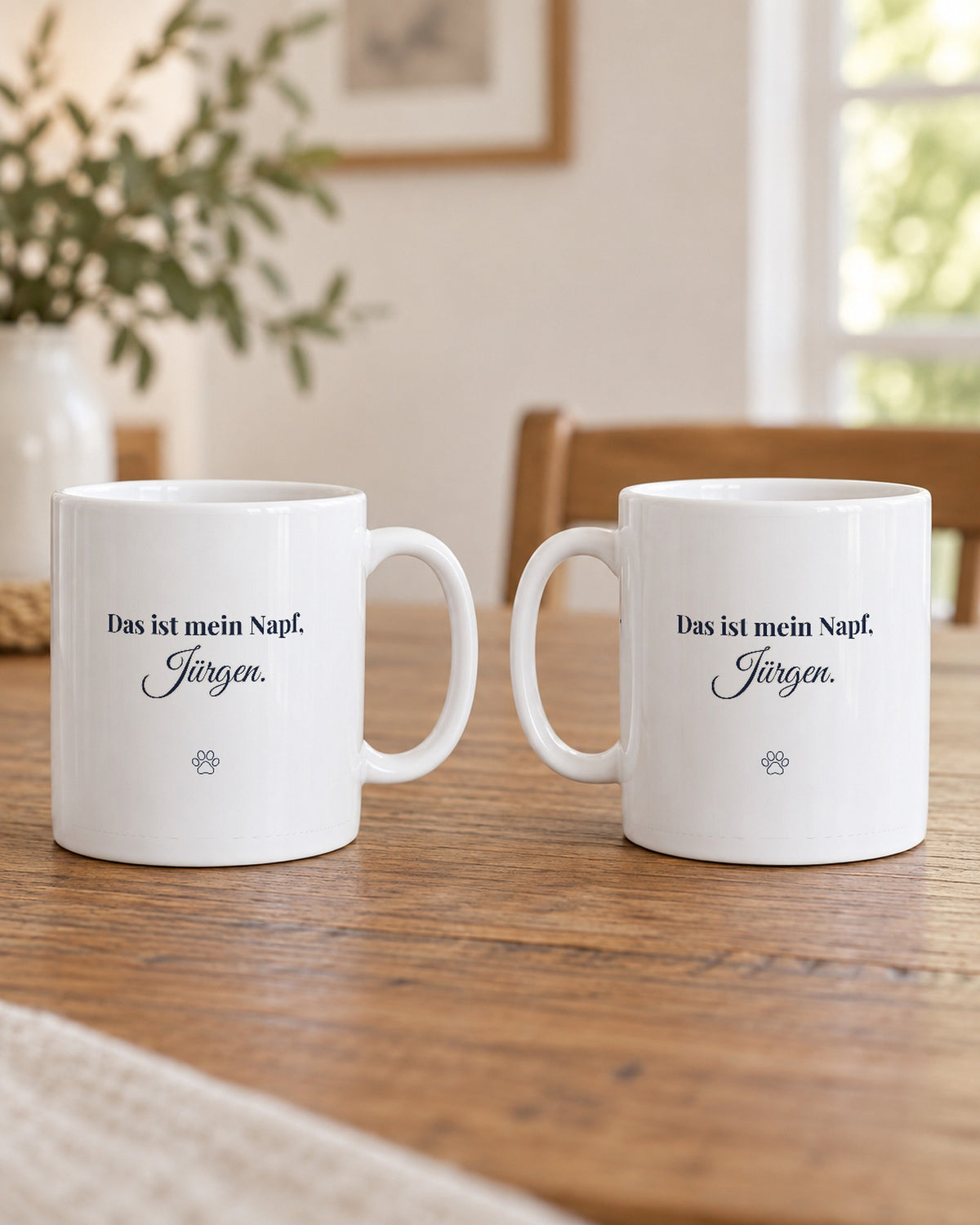 Vorder- und Rückseite der Tasse mit dem Spruch „Das ist mein Napf, Jürgen.“ auf beiden Seiten