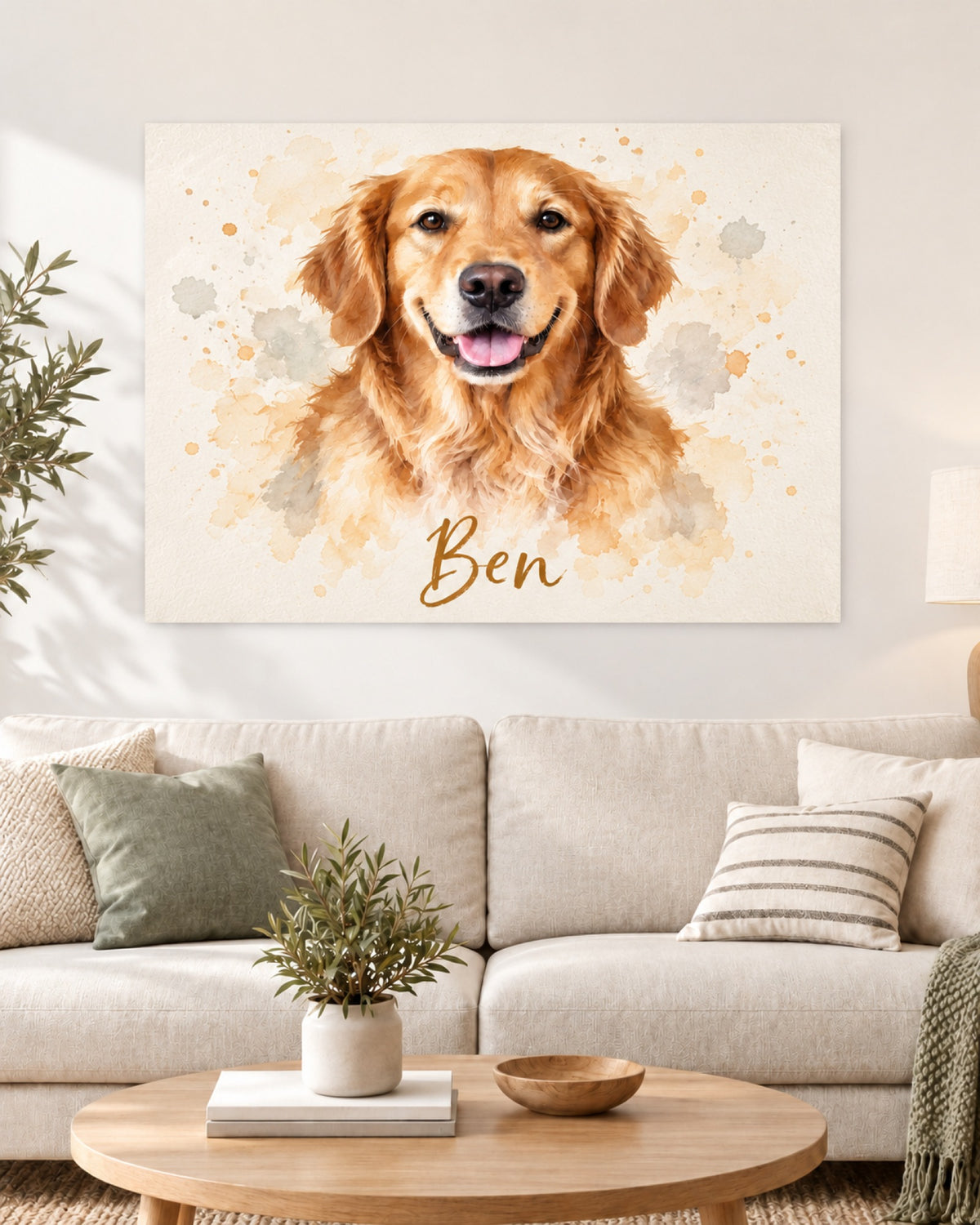 Hundeportrait als Poster mit Golden Retriever im Aquarell-Stil und dem Namen Ben über dem Sofa im hellen Wohnzimmer
