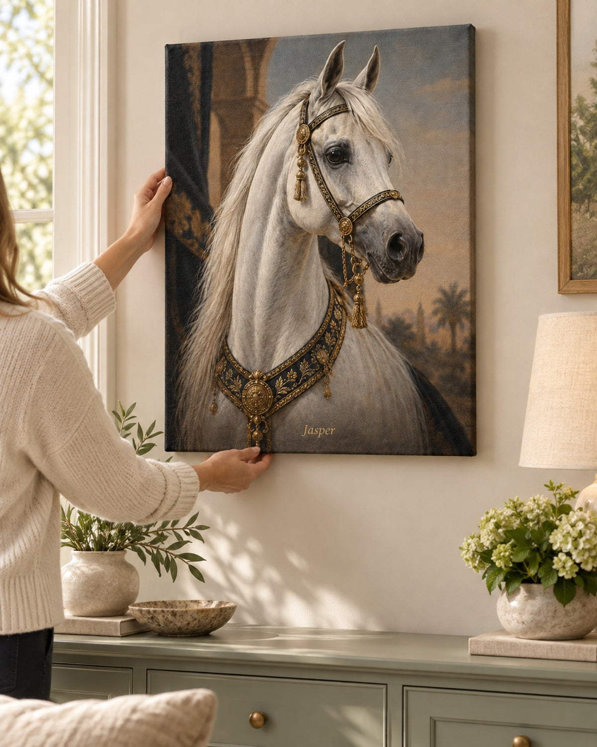 Pferdeportrait auf Leinwand im Royal-Stil mit Schimmel wird aufgehängt