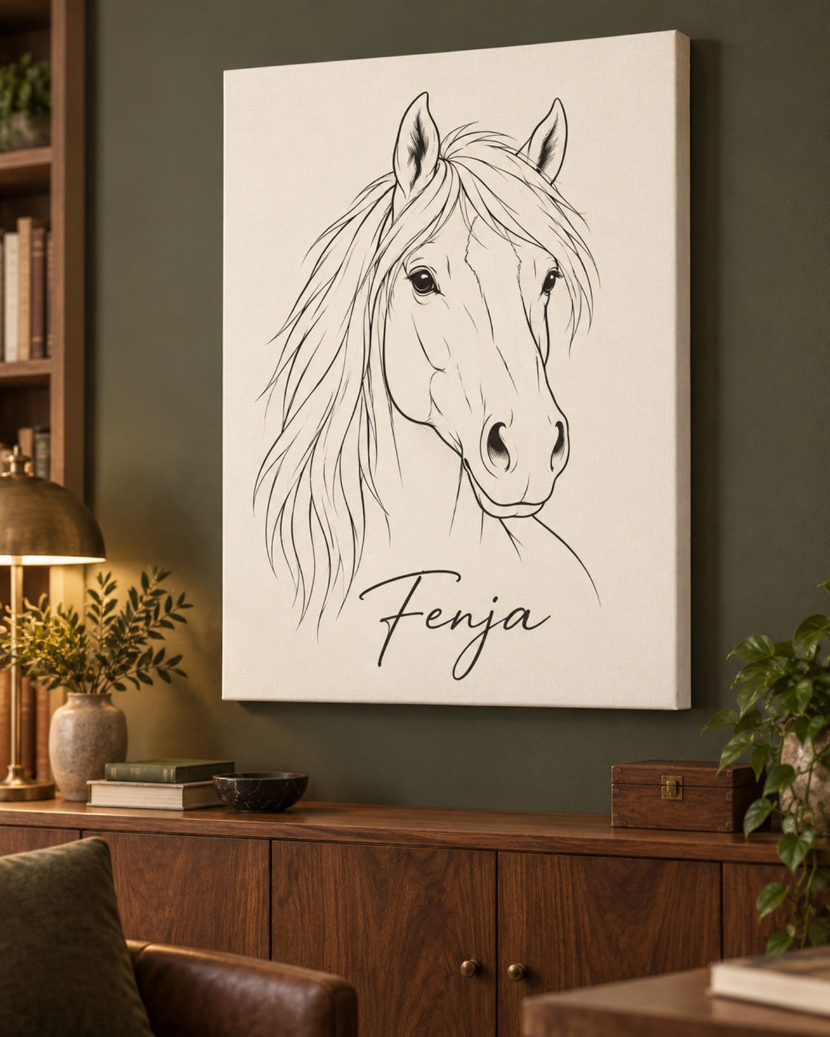 Leinwand mit Haflinger mit heller Mähne und Blesse als Minimal-Linienzeichnung und Namen Fenja an der Wohnzimmerwand