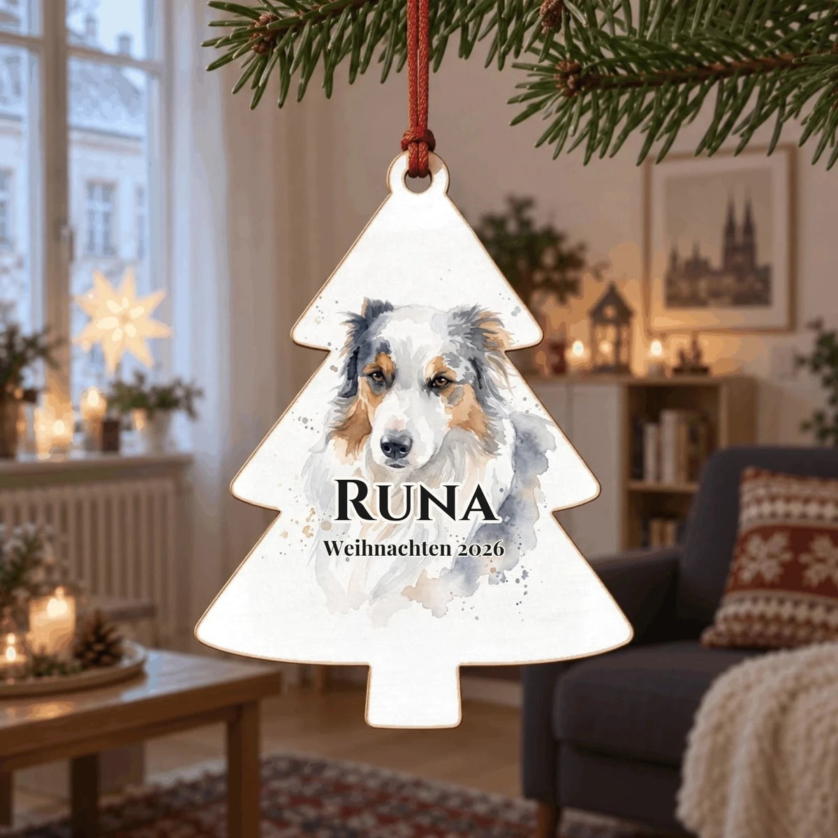 Holz-Baumschmuck in Tannenbaumform mit Hund im Aquarellstil, Runa und Weihnachten 2026