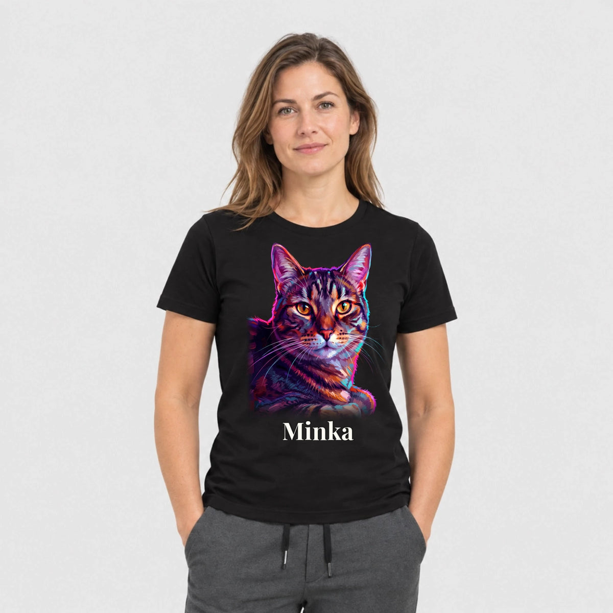 T-Shirt in Schwarz mit Katzenportrait und Namen