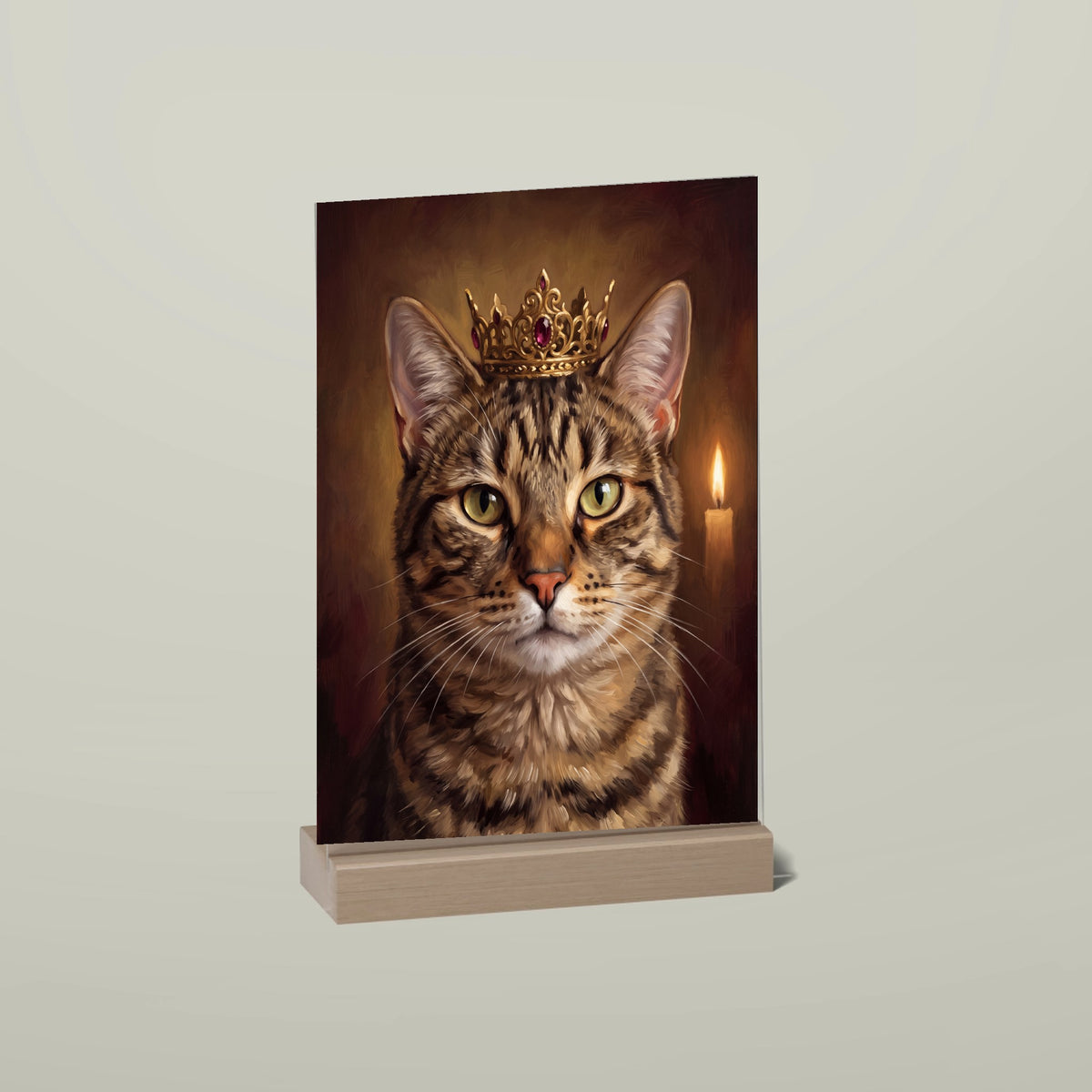Katzenportrait als Acryl-Aufsteller mit Holzfuß im Stil Royal, mit Name und Zusatzzeile