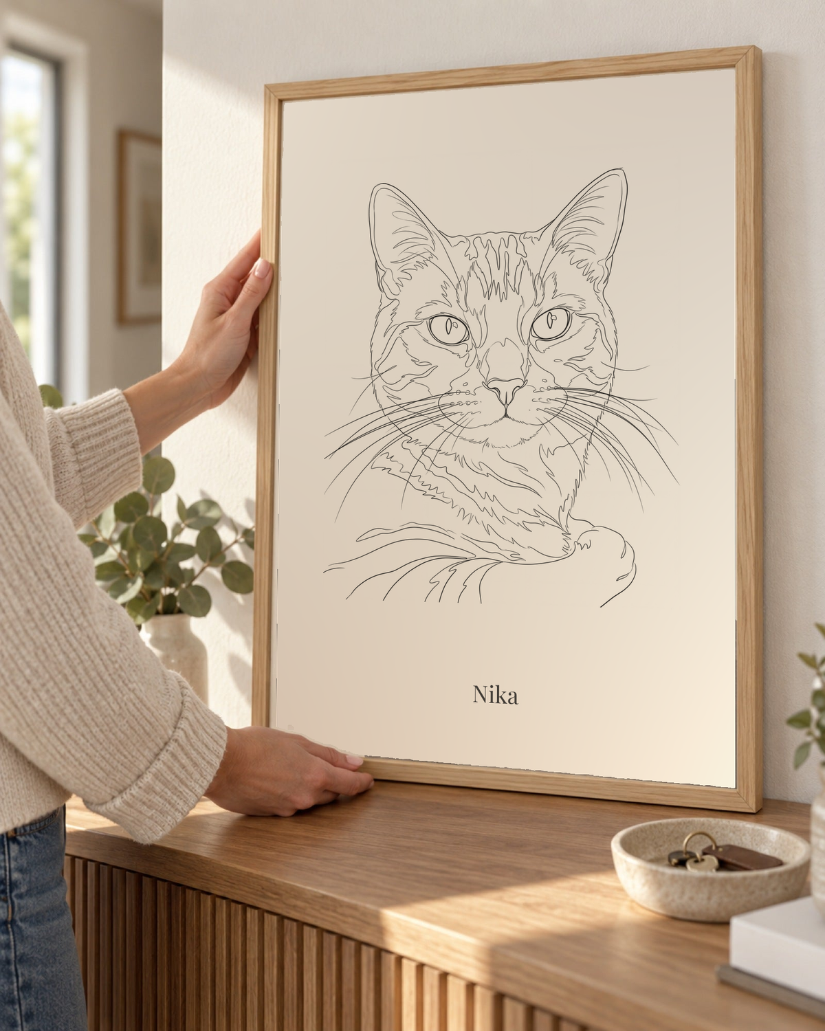 Katzenportrait im Holzrahmen, Minimal als feine Linienzeichnung, Beispiel Nika