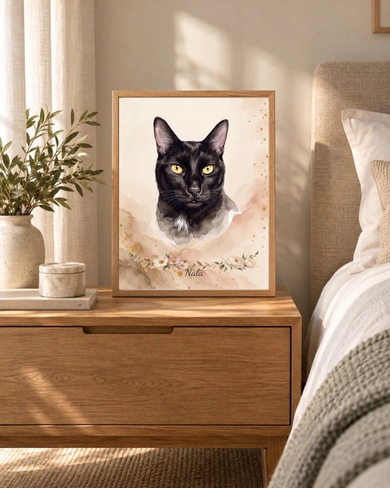 Schwarze Katze Nala als Portrait im Schlafzimmer